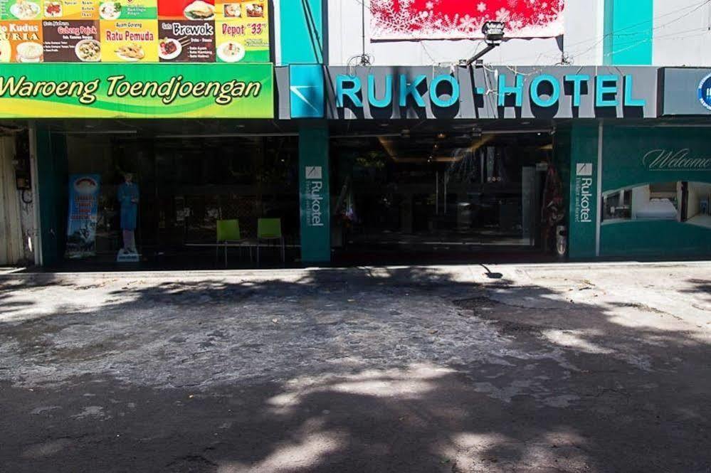 Oyo 277 Rukotel Near Rsu Adi Husada Undaan Kota Surabaya Exterior photo
